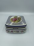 Caseta limoges din portelan, pictata, cu ornamente de alama, Limoges