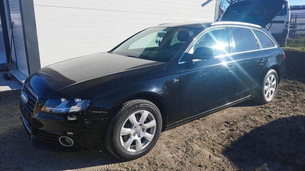 Audi a4 b8 2009 .