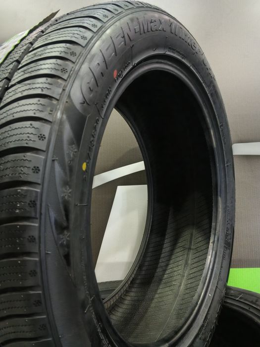 275 45 р20 Зимние шины  2 штук