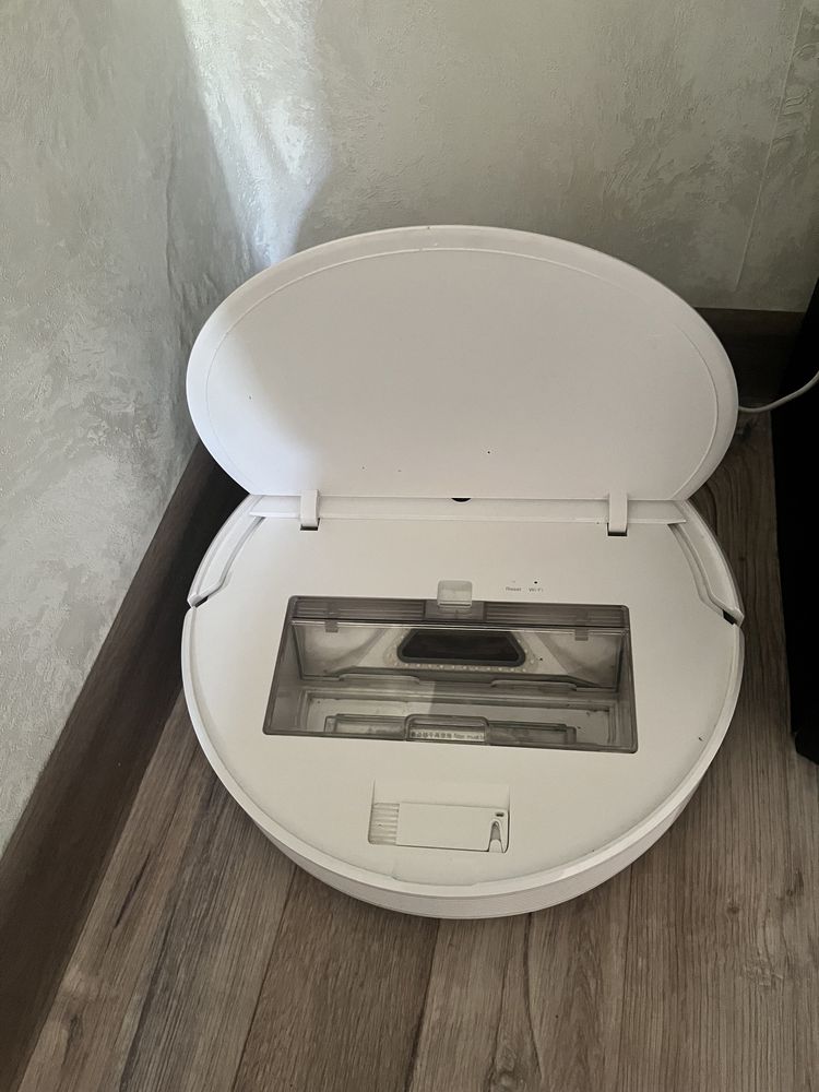 Продам робот пылесос