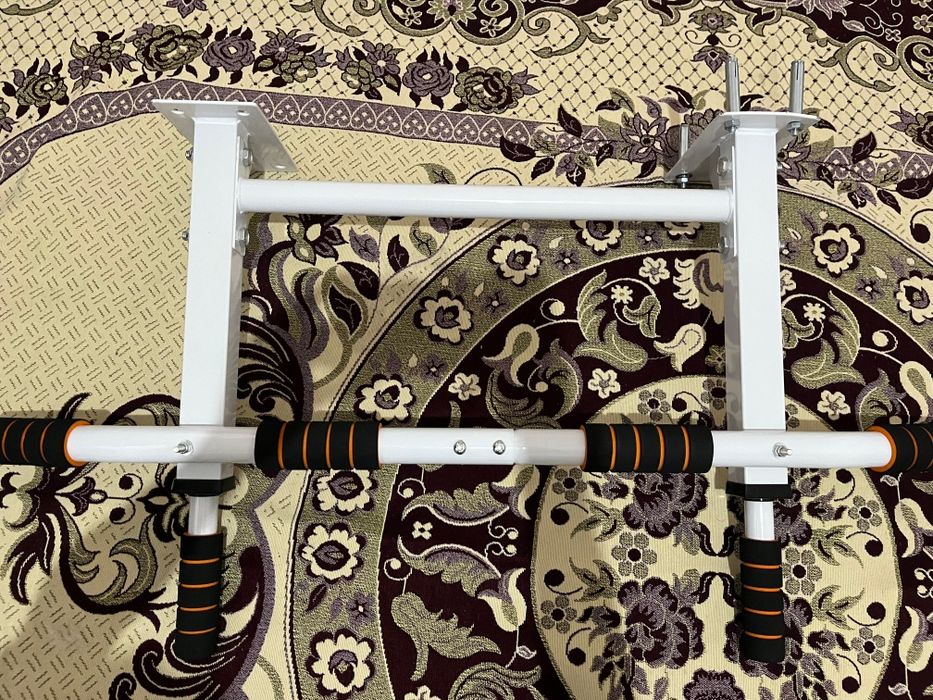 Турник настенный