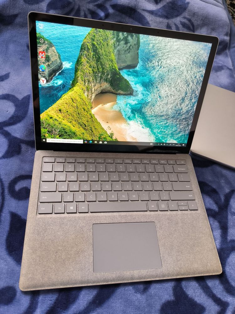 Microsoft Surface Laptop 2 Silver Alcantara