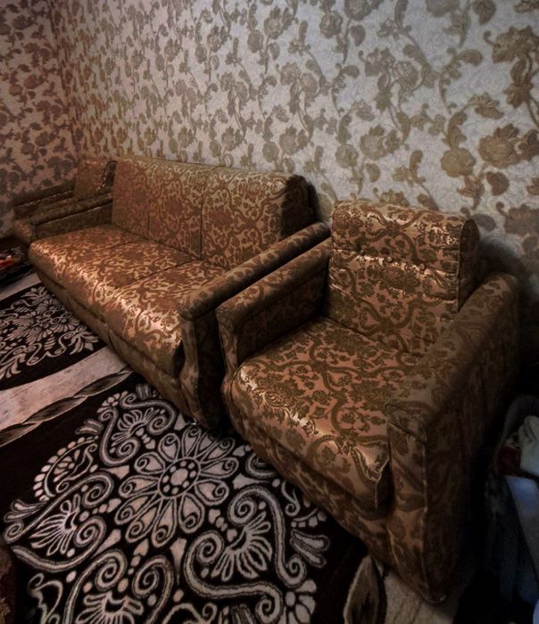 Devan kreslo sotiladi