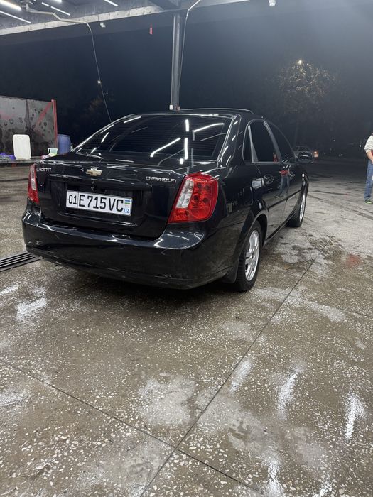 Lacetti 2013 sotiladi