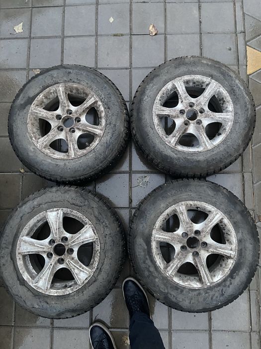 Продам зимнюю резину NOKIAN с титановыми дисками