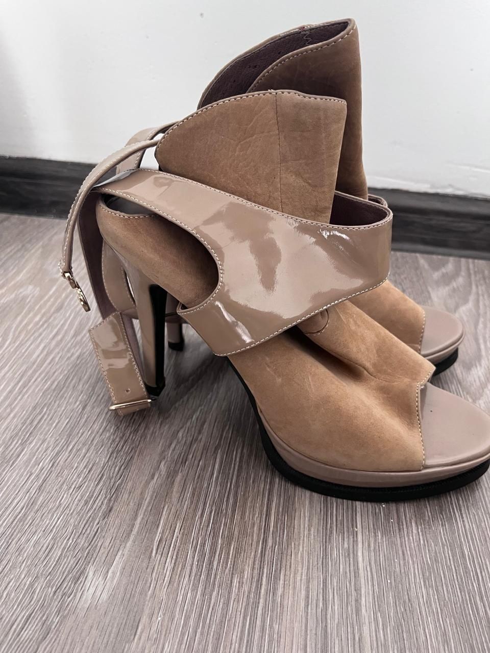 Срочно продаю Туфли Dior 39