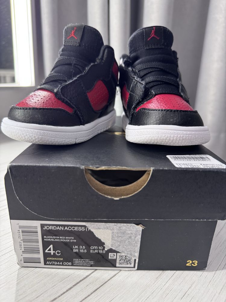 Бебешки обувки Nike Jordan 19,5 номер