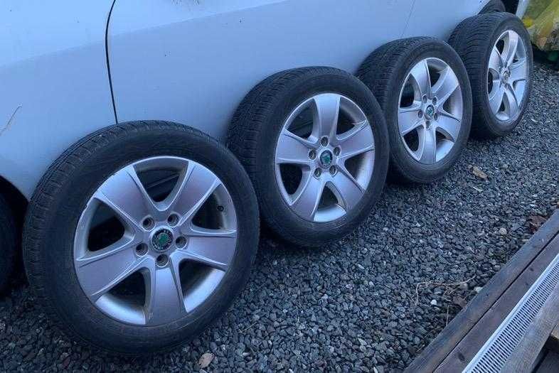 roti iarna originale Skoda pe 16 Nokian 205/55 capace OEM 1Z0601025