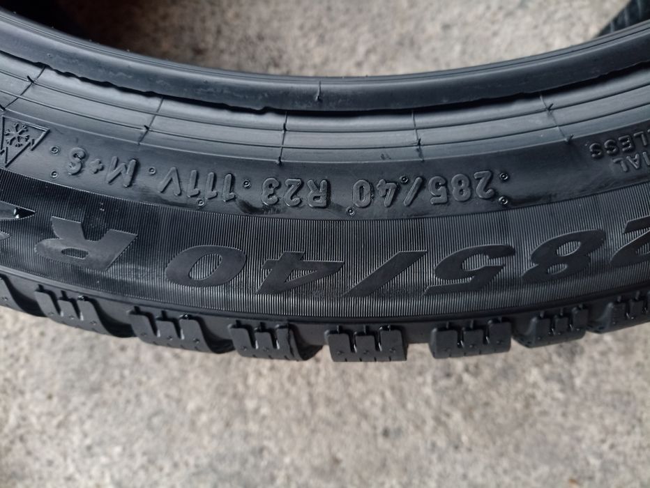 O anvelopa de iarna ca si noua Pirelli 285/40 R23 dot 4824