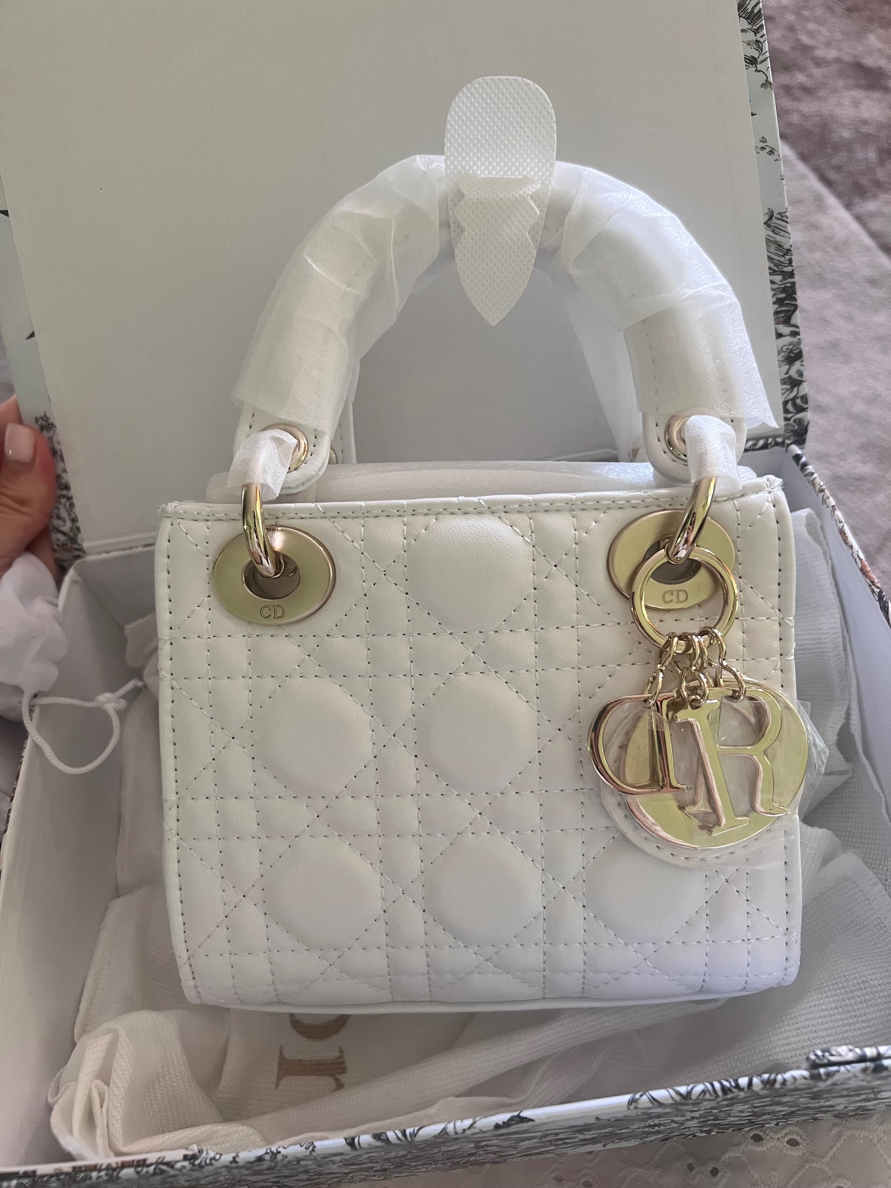 Чанта Dior бяла кожена