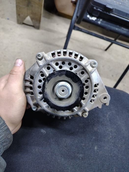 Продам генератор митсубиси галант