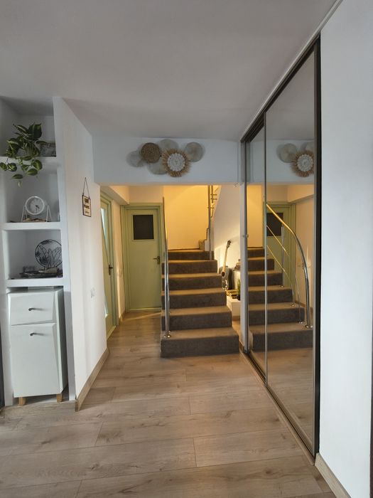 Inchiriez Apartament duplex 3 camere zona Gara