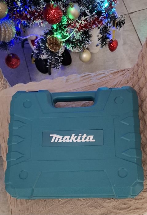 Акумулаторен винтоверт Makita тип – 2 батерии, зарядно, куфар, комплек