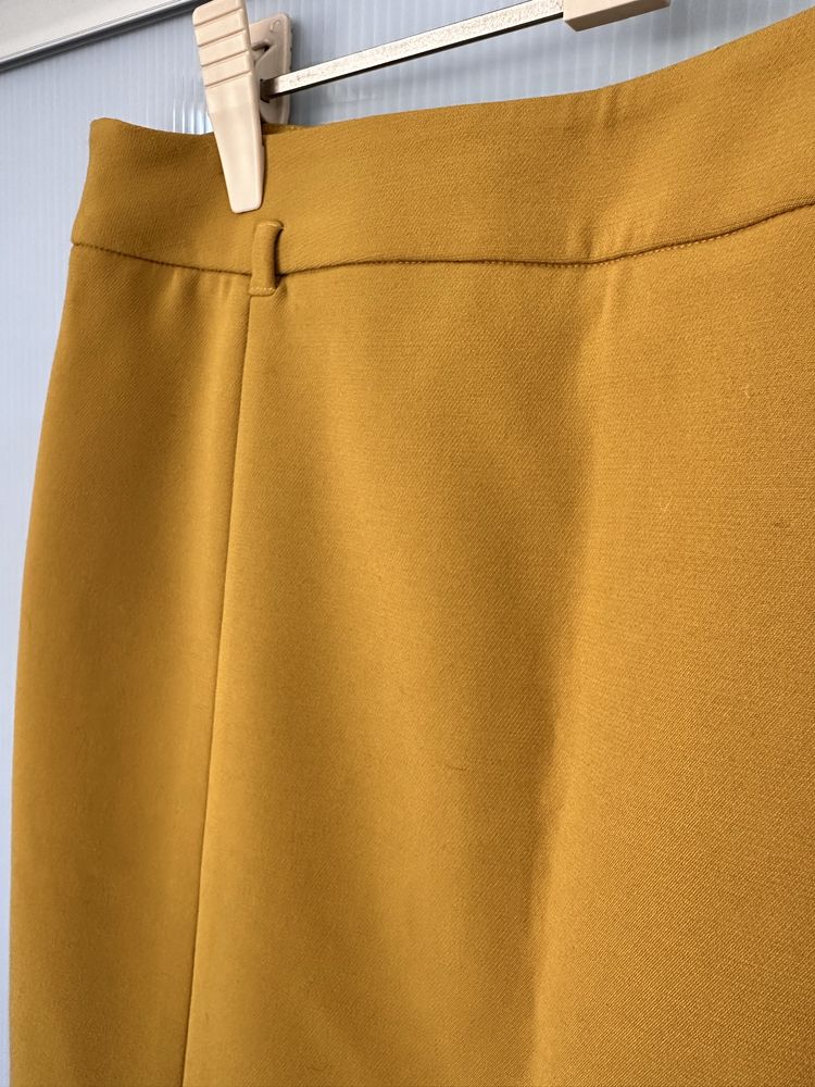 Маркова пола Max Mara weekend в горчичен цвят