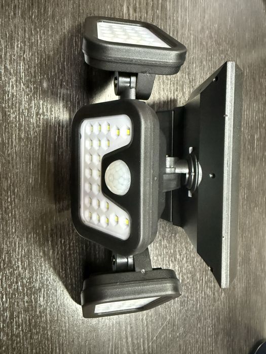 Соларна сензорна лампа НОВО