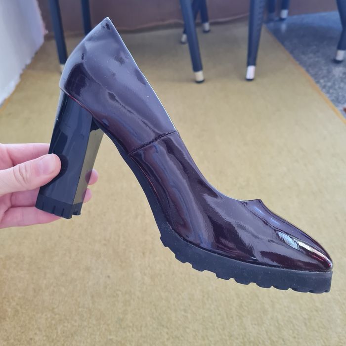 Pantofi cu toc eleganti