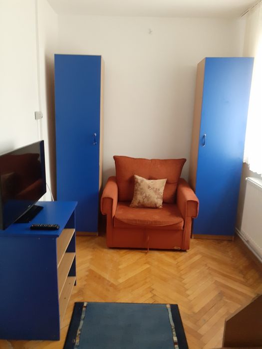 Închiriez garsoniera în zona centrala
