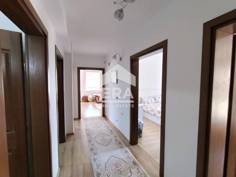 Продава просторен тристаен апартамент в Кърджали, кв. Студен кладенец