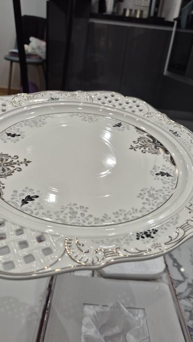 Процеланов сервиз за торта