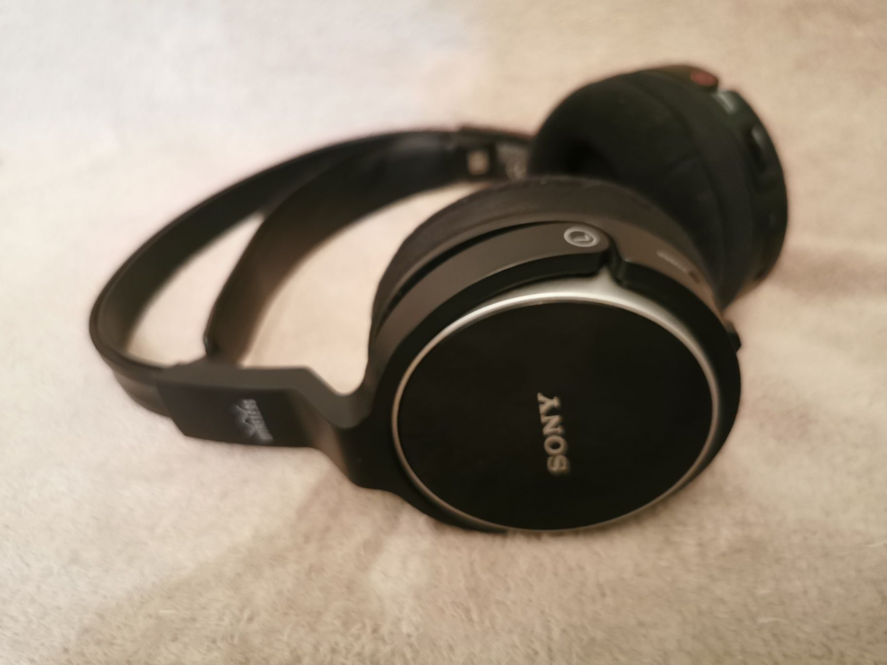 Безжични слушалки SONY mdr-rf810r