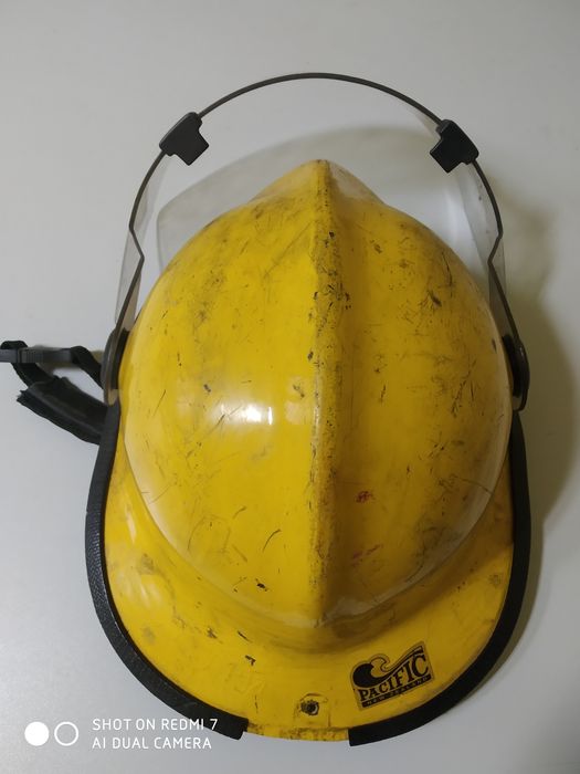 Пожарникарска каска