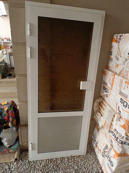 Akfa eshiklar sotiladi