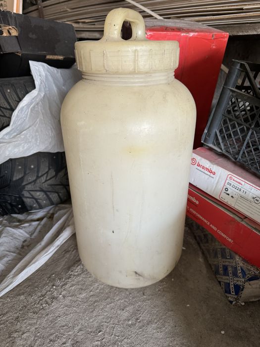 Продам пластмассовые канистры