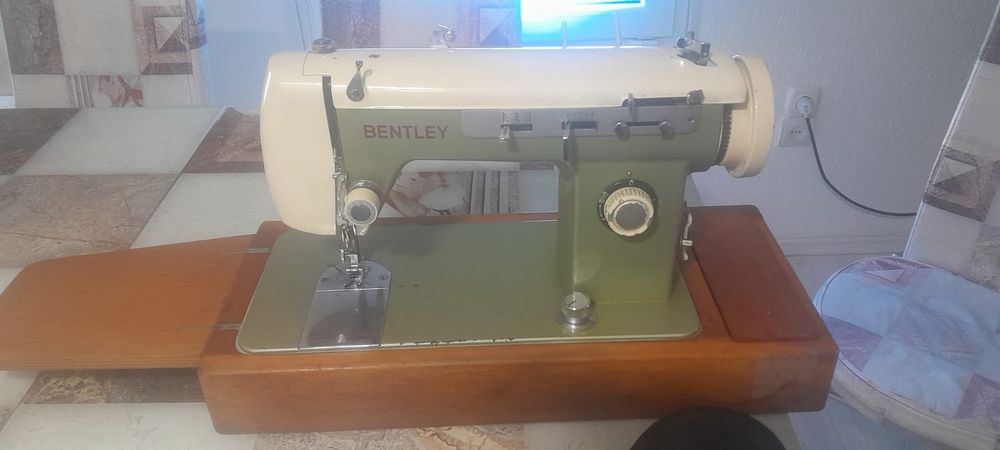 Mașina de cusut,festonat și brodat de colecție BENTLEY