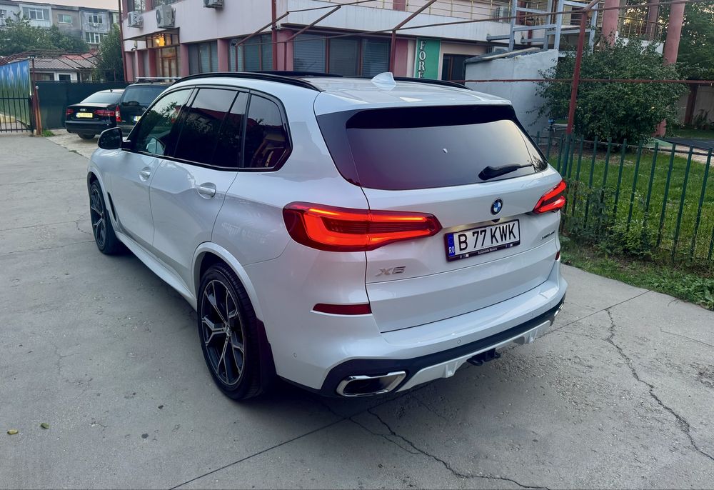 BMW X5. M. Paket. Int. -Ext.  SoftClose Panoramic Head up. Impecabil
