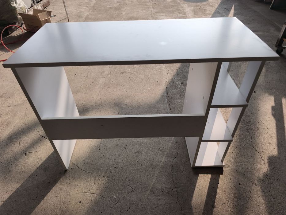 Kompyuter stol sotiladi