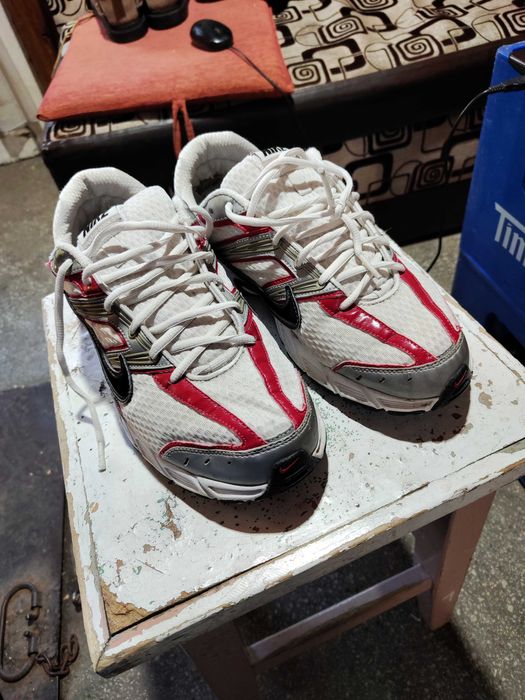 Vand adidasi nike ,model deosebit