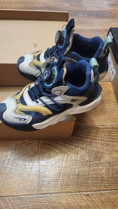 Продам кроссовки