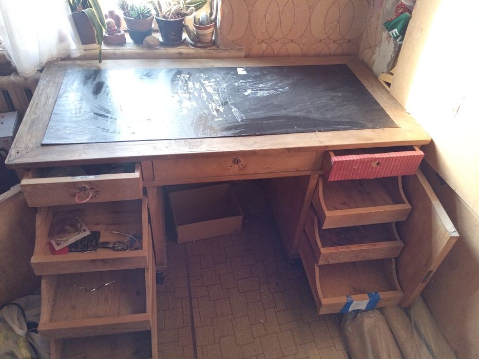 Стол письменный крепкий