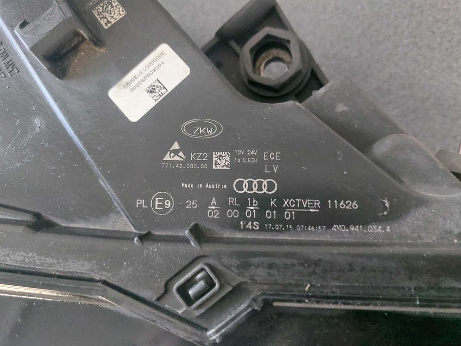 Десен оборудван фар за Audi Q7 4M 2015-2019 с номер 4M0.941.033.A