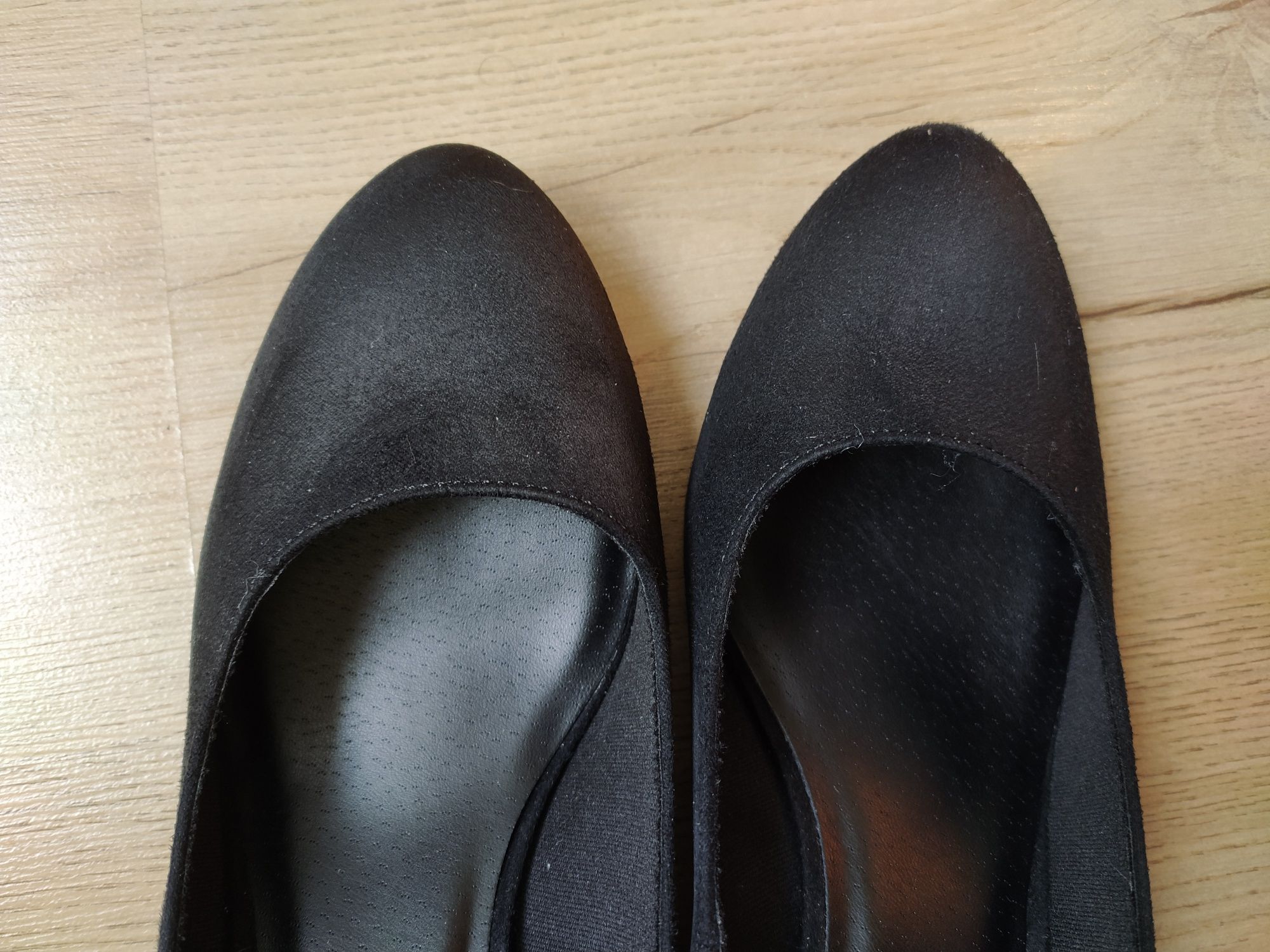 Официални черни обувки на ток 39 номер