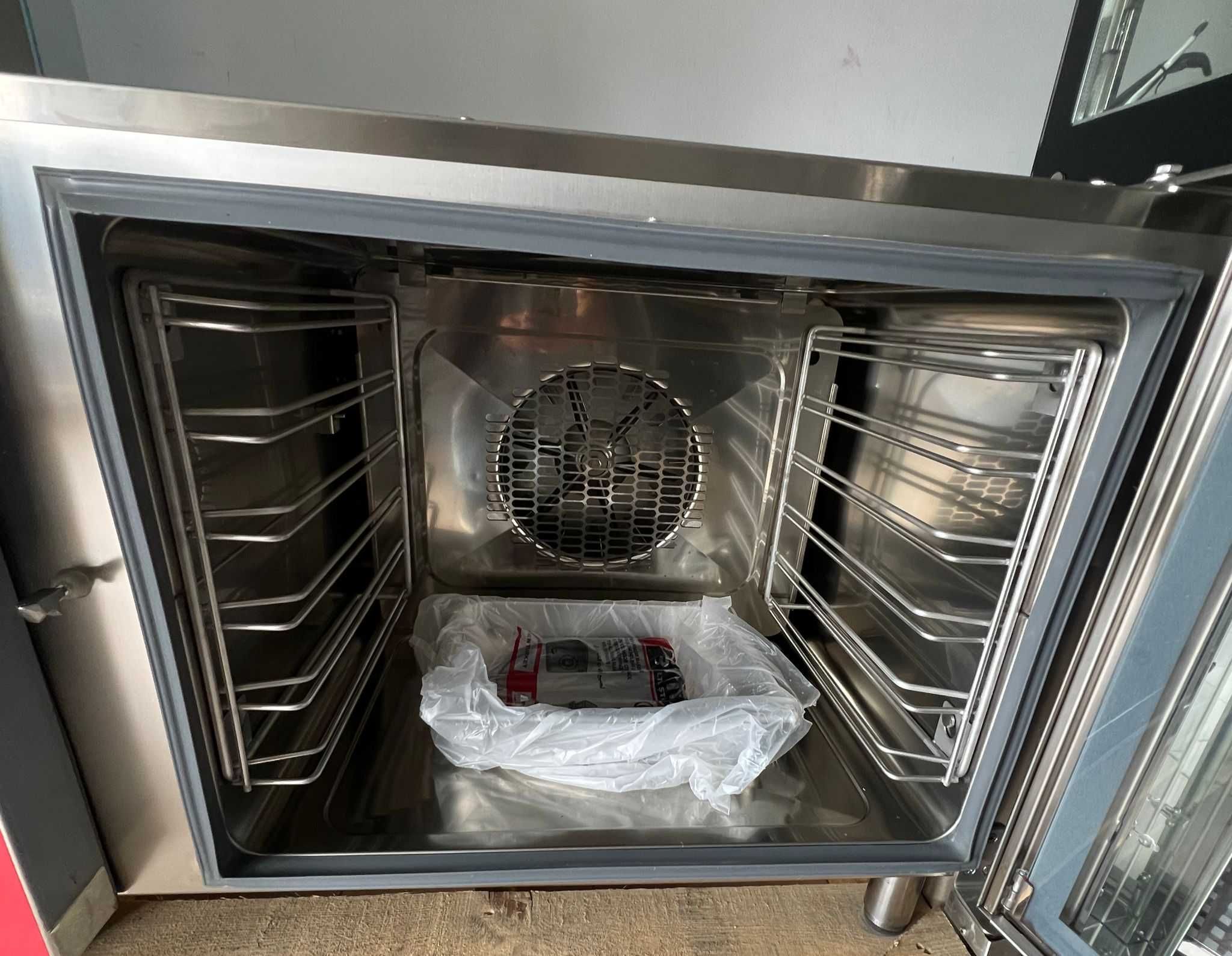 Cuptor electric cu convectie digital,capacitate 6 tavi