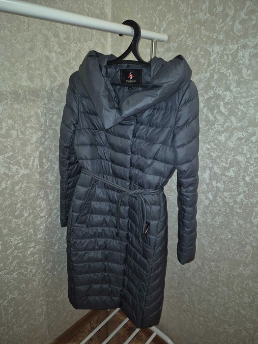 Продам женскую куртку (зима) размер S (42)