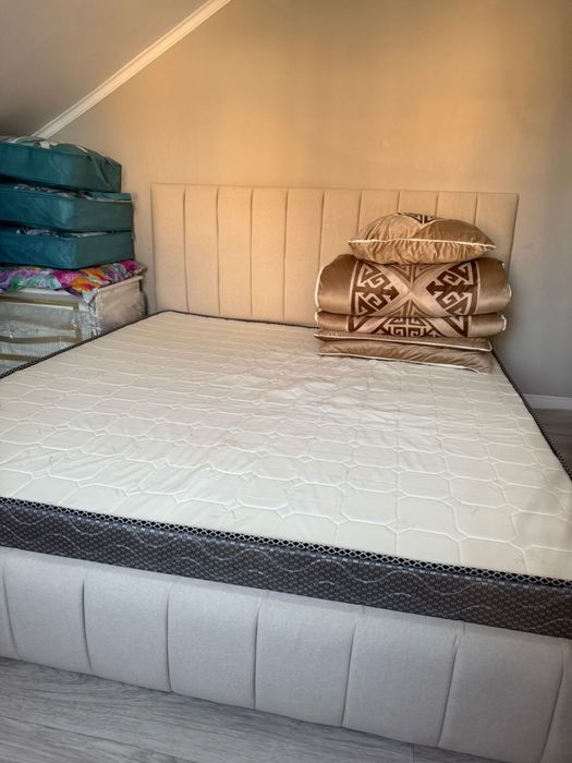 Продам матрас почти новый