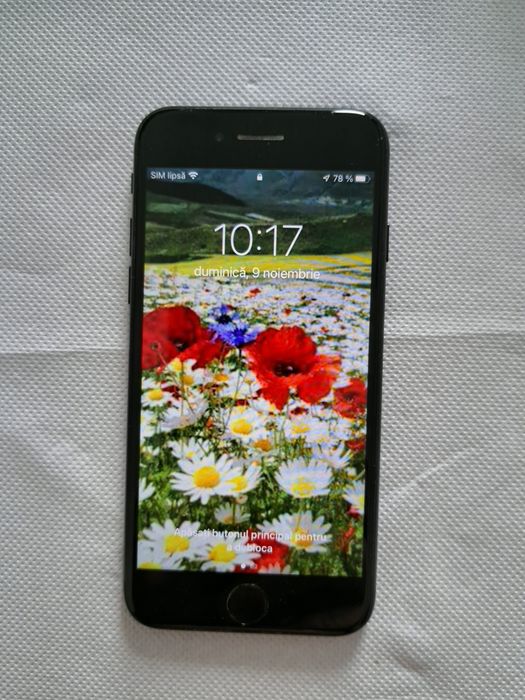 Vând iPhone 7 cu cutia originala!