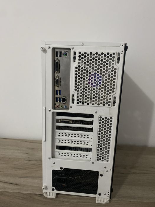 Vand PC Gaming Foarte bun pentru incepatori si cei experimentati