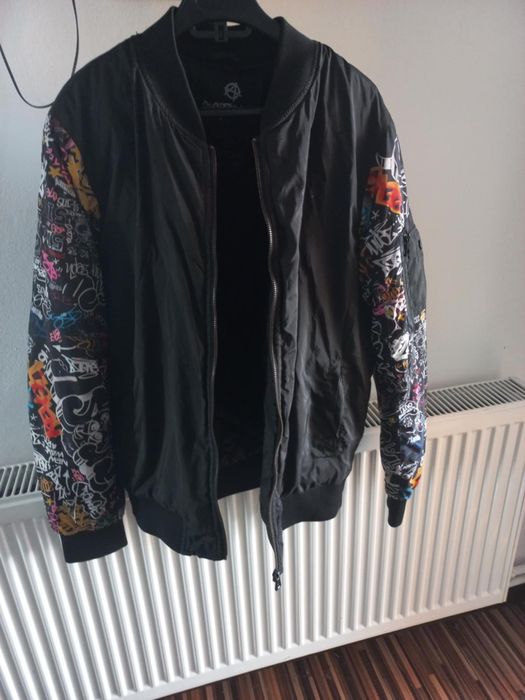 Vând geacă calitate.