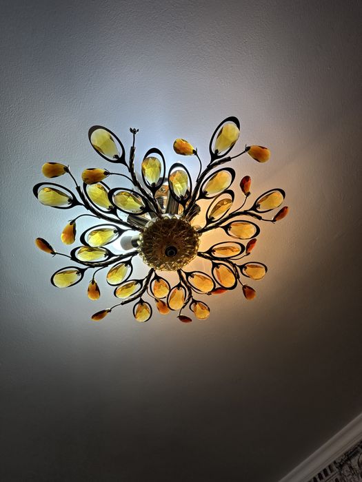 Люстра в хорошем состоянии