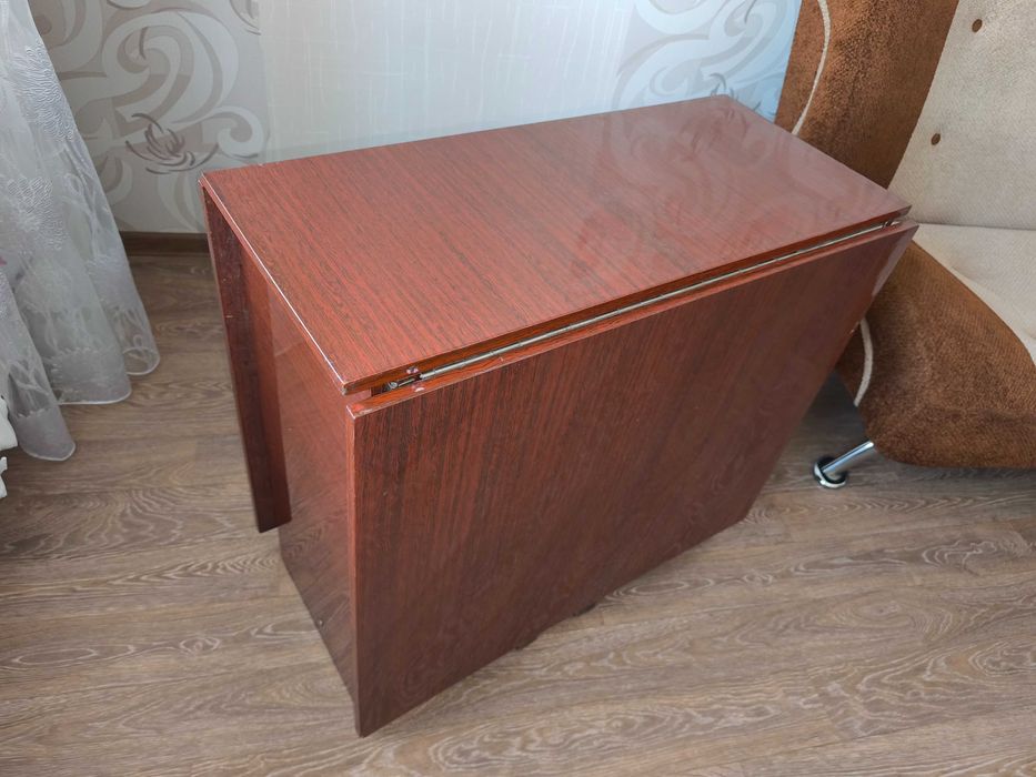 Стол-книжка. Даром.