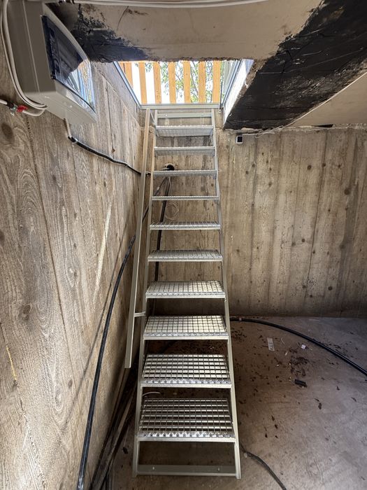 Scara de beci, Scara cu trepte zincate/lemn,Scari zincate