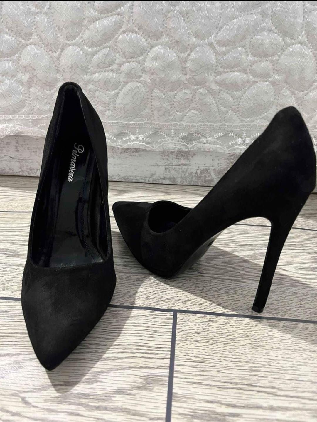 Дамски обувки стилето.
38 номер, черен цвят.
Като нови без забележки!