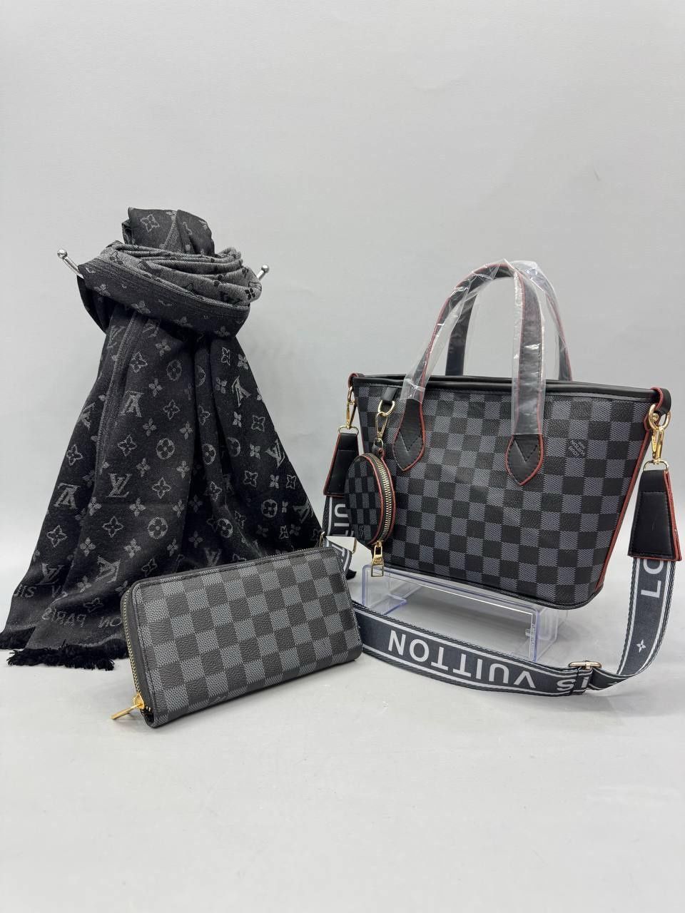 LOUIS VUITTON  - дамски чанти