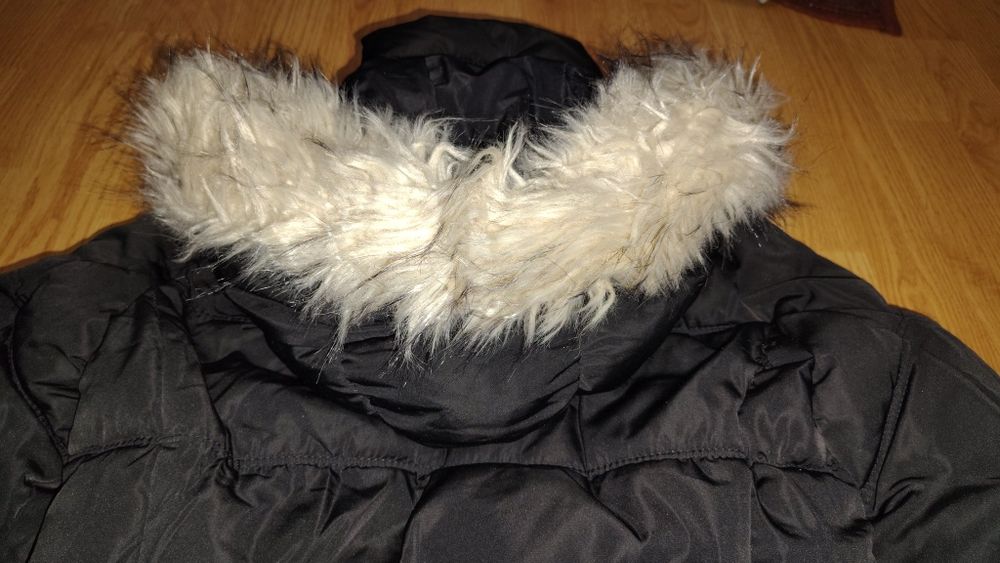 Geaca de iarna Bershka cu blăniță pentru fete
