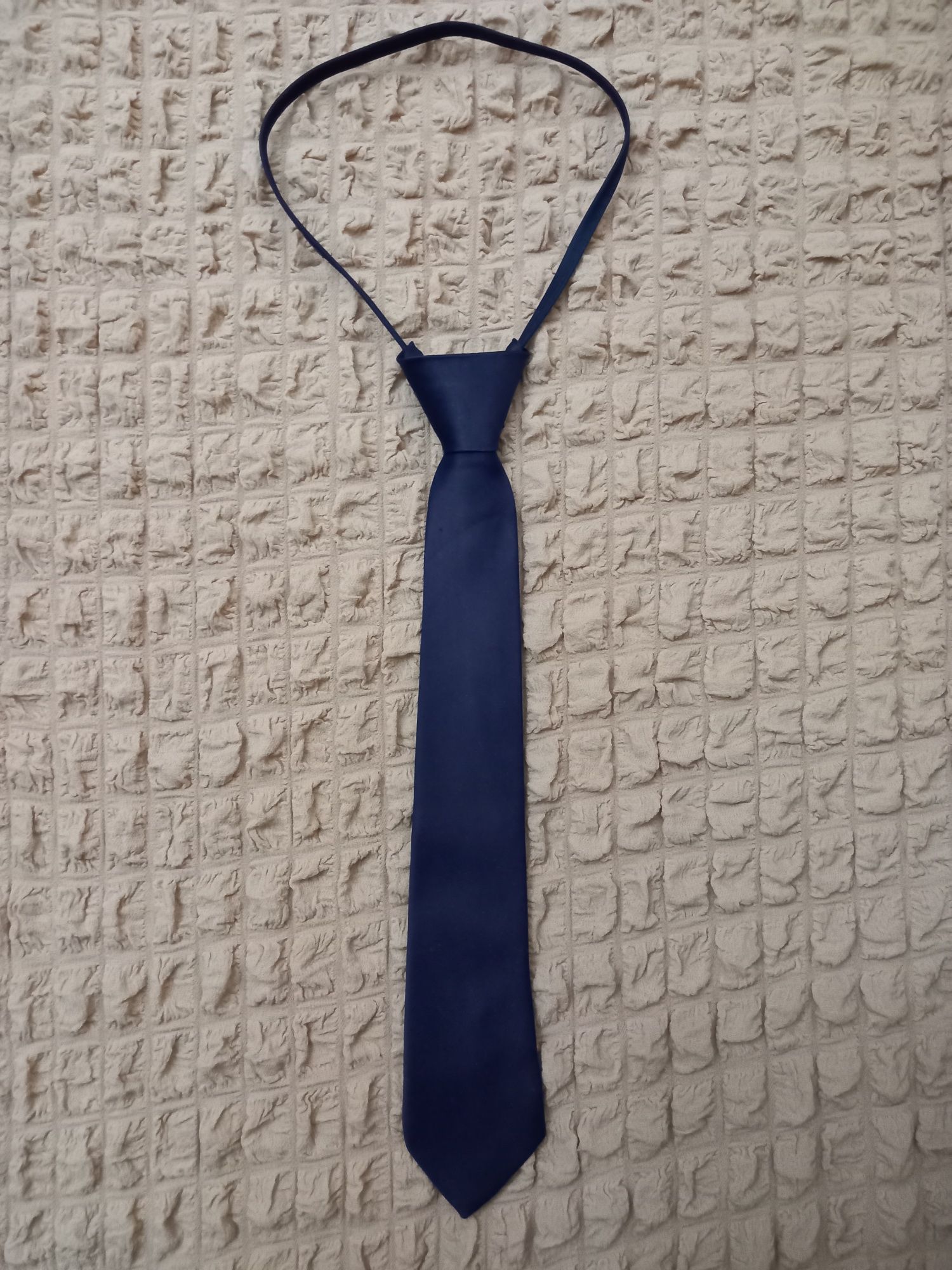 Продается б/у школьный галстук