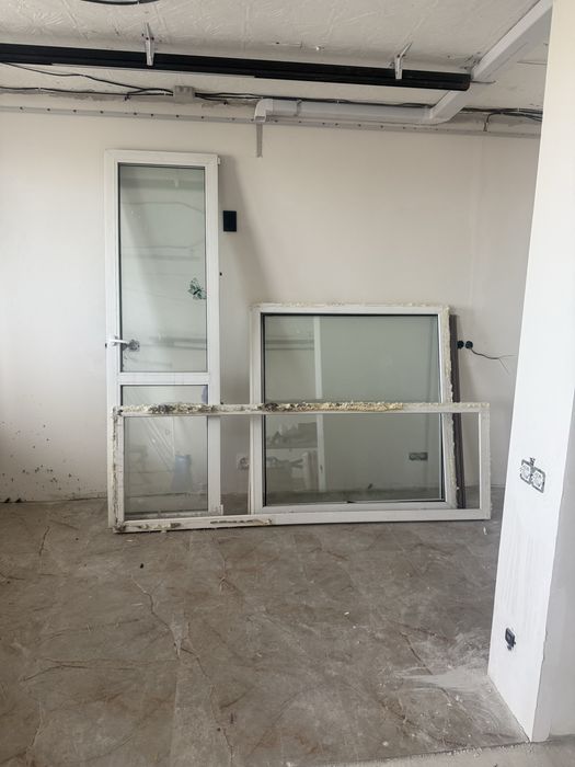 Продам пластиковое окно с балконной дверью