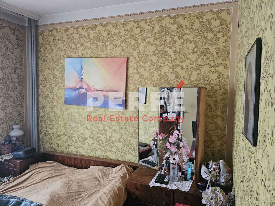 Продава се Четиристаен апартамент в Бургас, Център - 95 кв.м за 2053 €/кв.м - Снимка #2